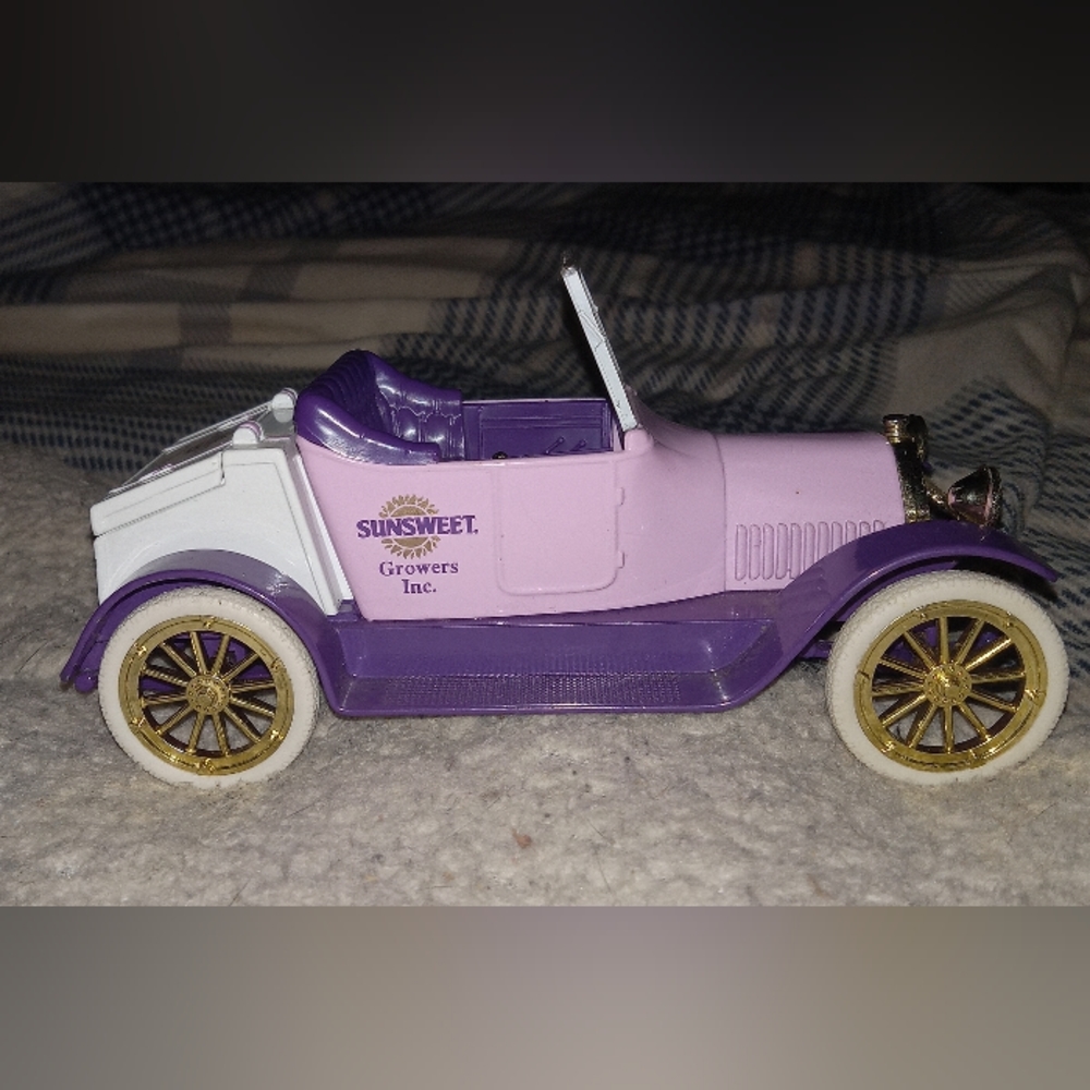 Vintage Liberty Classic 1916 Studebaker Die Cast Metal Bank